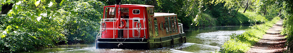 Barge on a leafy section of the Kennet & Avon Canal